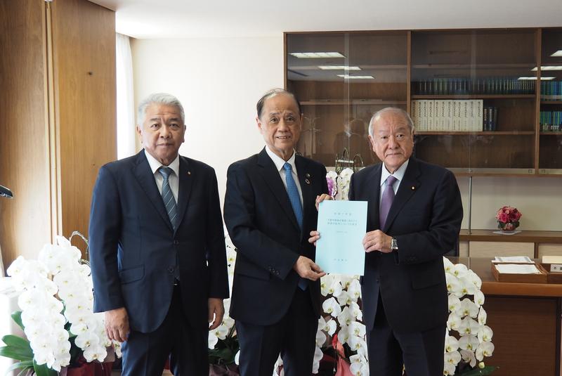 手交写真（自民党）.JPG